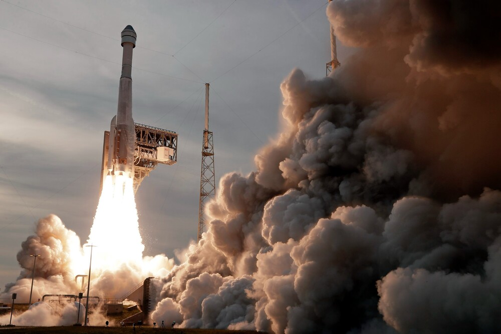 Start rakety Atlas V společnosti United Launch Alliance, která na oběžnou dráhu vynese znovupoužitelnou vesmírnou loď Boeing CST-100 Starliner. 
