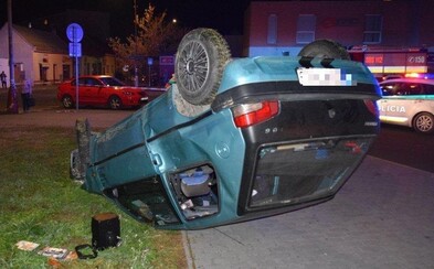 17-ročného Slováka prenasledovala polícia. S autom preletel cez plot a zrazil troch ľudí 17-ročného Slováka prenasledovala polícia. S autom preletel cez plot a zrazil troch ľudí