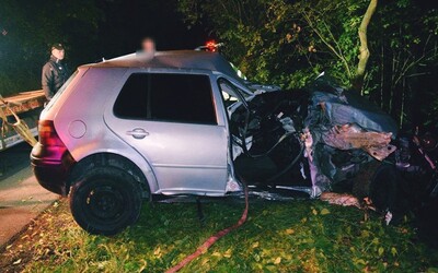 18-ročný mladík v Podbrezovej nezvládol jazdu, vo vraku auta sa zranili jeho traja mladí spolujazdci