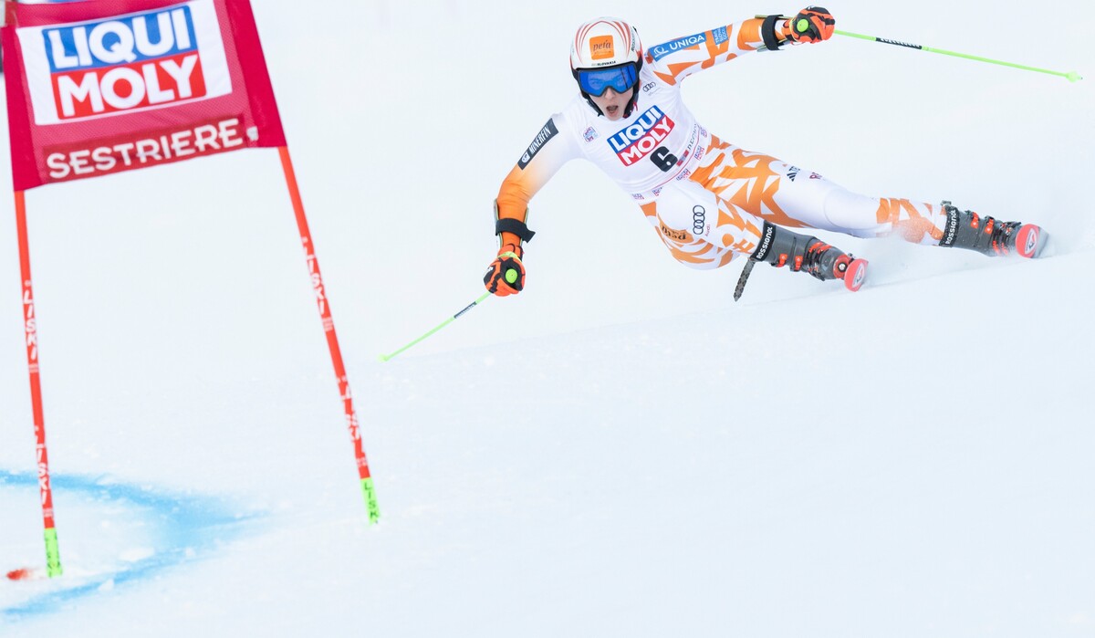 Na snímke slovenská lyžiarka Petra Vlhová v 1. kole obrovského slalomu Svetového pohára žien v alpskom lyžovaní v talianskom Sestriere 10. decembra 2022.