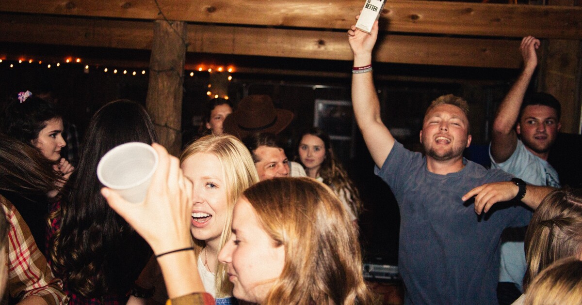 Studentská párty byla tak divoká, že ani vzduch v domě neprošel dechovou zkouškou