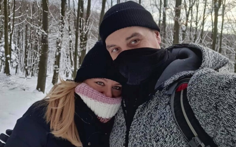 Zuzana Čaputová sa s priateľom odfotila v prírode. Hejteri komentujú, že porušila lockdown, nevedia, kde sú Malé Karpaty.