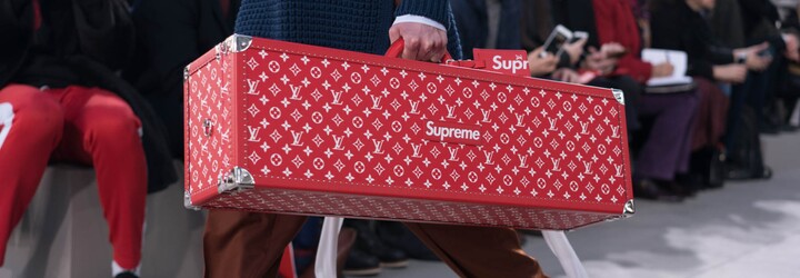Louis Vuitton vytahuje nečekanou spolupráci se značkou Supreme a internet vybuchl!
