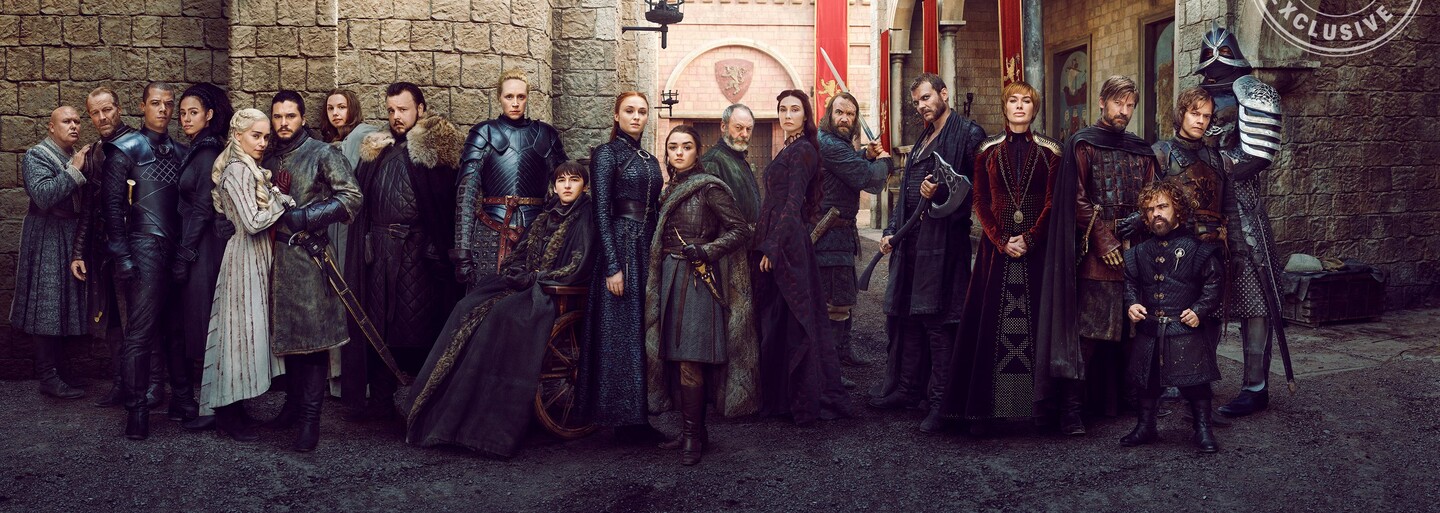 19 nových záberov z Game of Thrones zobrazuje Horu s Houndom, Night Kinga či rody Stark a Targaryen