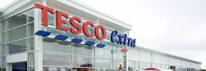 Tesco posouvá nakupování o level výše. Díky nové službě budeme moci skenovat zboží již v nákupním vozíku