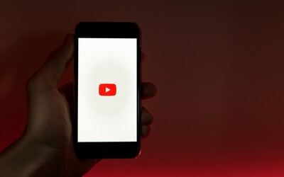 YouTube odstraňuje tisíce kanálů souvisejících s válkou na Ukrajině. Některá videa označují invazi za „osvobozeneckou misi“.