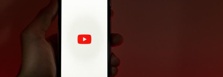 YouTube odstraňuje tisíce kanálů souvisejících s válkou na Ukrajině. Některá videa označují invazi za „osvobozeneckou misi“
