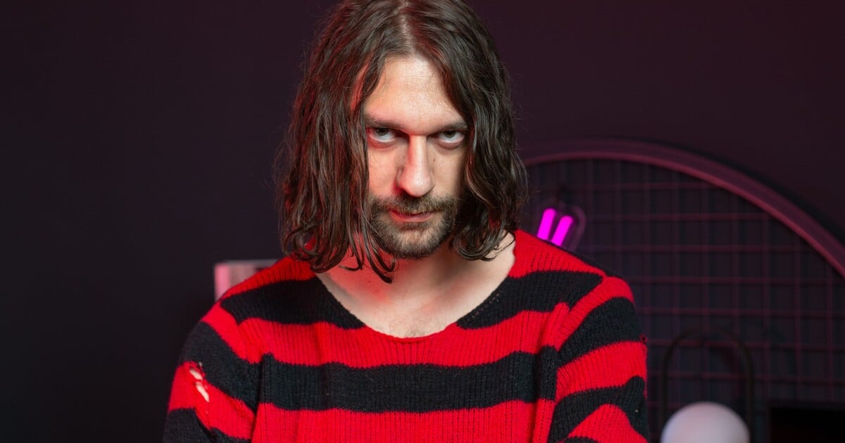 Raper Fvck_Kvlt: Kvôli jednému policajtovi počujem slabšie na jedno ...