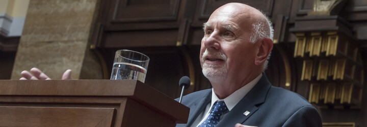 Rychetský: Je to absurdní. Zeman nemůže jmenovat nikoho do funkce, která je obsazená