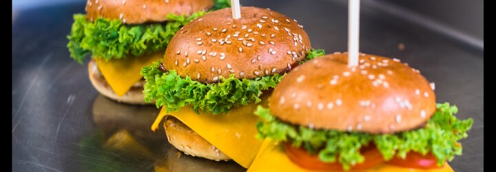 Uber a Regal Burger sa postarajú o hladných Bratislavčanov. Objednaj si v aplikácii špeciálny UberBURGER balíček aj s nápojmi