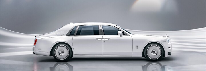 Nejluxusnější auto světa prošlo modernizací, která přináší ještě luxusnější prvky a paradoxně i látkové čalounění