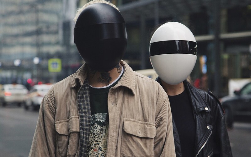 Ochranný štít pred koronavírusom ťa premení na člena Daft Punku