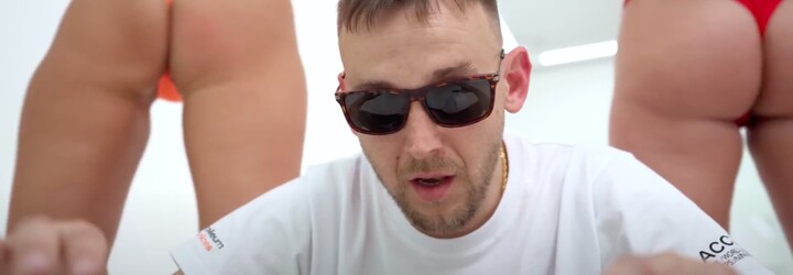 Na karlovarském festivalu ti čeští rapeři poví svou RapStory. V dokumentu s nevydanými záběry účinkují Yzomandias nebo Hugo Toxxx