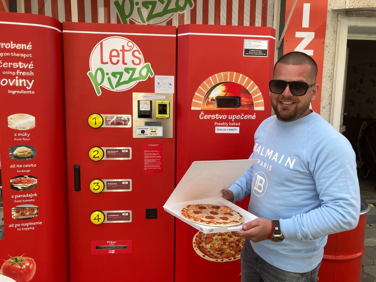 Majiteľ pizza automatu.