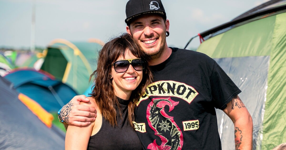 „Lepší poslouchat sex než zpívající Slováky.“ Návštěvnictvo Rock for Peoplu si užívá sex ve stanech i na toitoikách (Anketa)