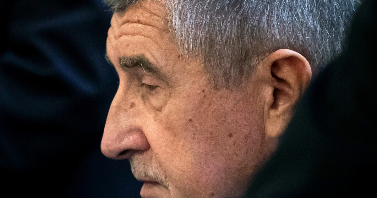 Babiš přemýšlí, jestli svrhnout Fialovu vládu. Poslal dopis prezidentu Pavlovi