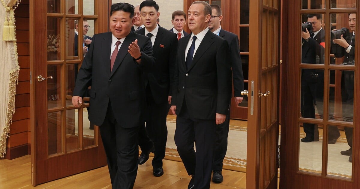 Medveděv: Zrušení summitu v Budapešti a sankce proti ruským společnostem jsou válečnými činy