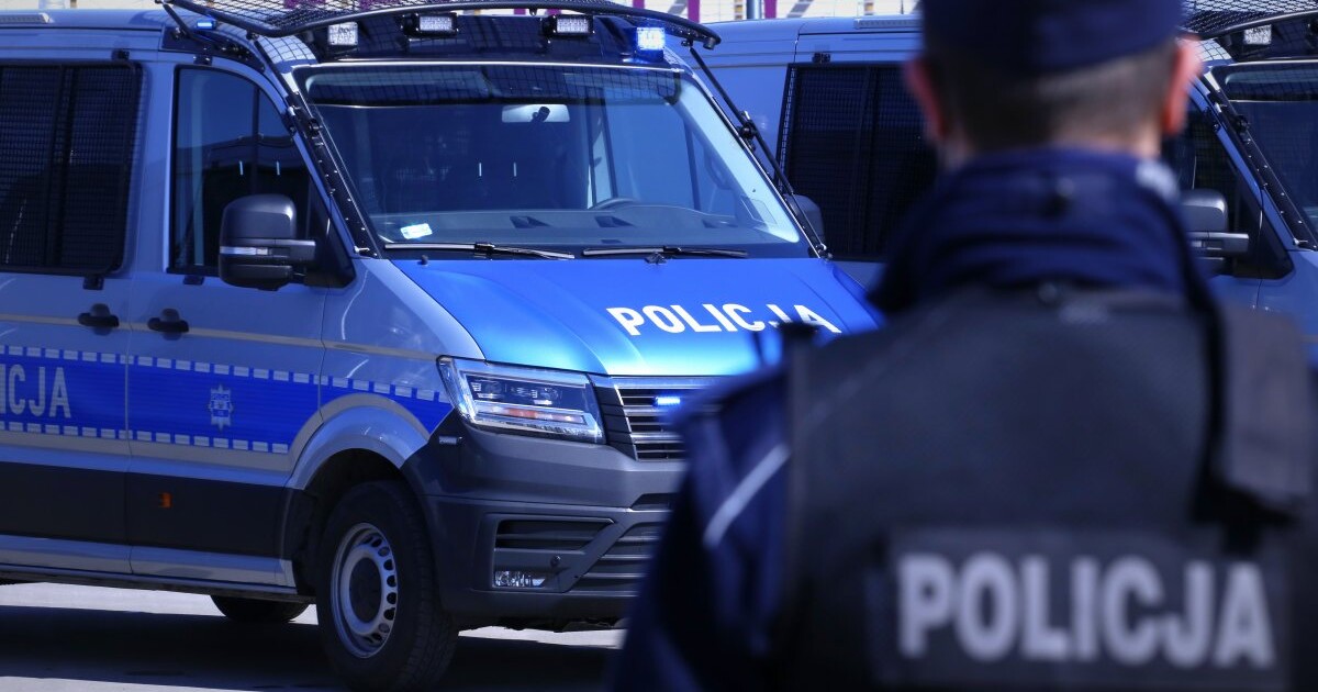 Dva polští policisté jsou v kritickém stavu. Na pachatele byla vypsána odměna