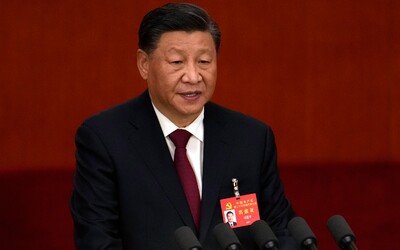 Čínsky prezident Si Ťin-pching je o krok bližšie k diktátorovi. Snem ho opätovne zvolil za šéfa Komunistickej strany Číny.
