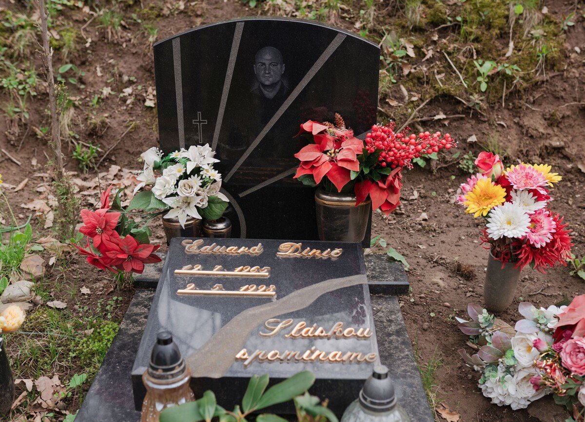 Hrob Eduarda Diniča.