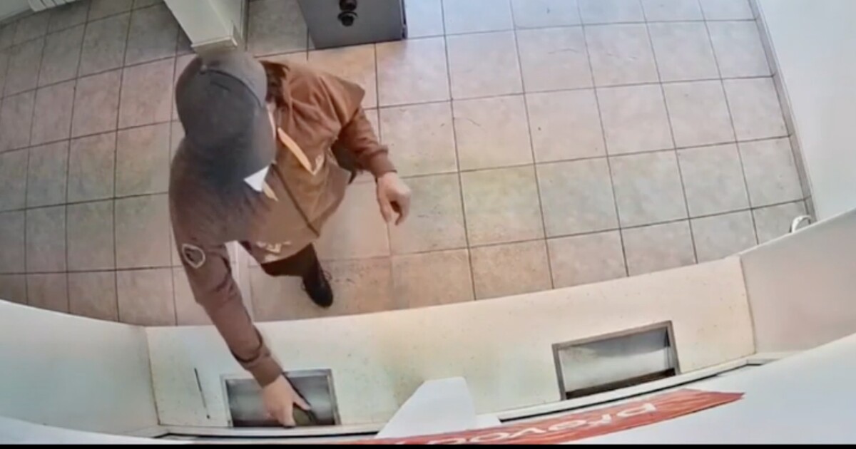 VIDEO: Muž v Česku přepadával směnárny s granátem v ruce. Ukázalo se, že je to jen replika