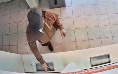 VIDEO: Muž v Česku přepadával směnárny s granátem v ruce. „Dejte mi peníze, nebo to odpálím,“ vyhrožoval.