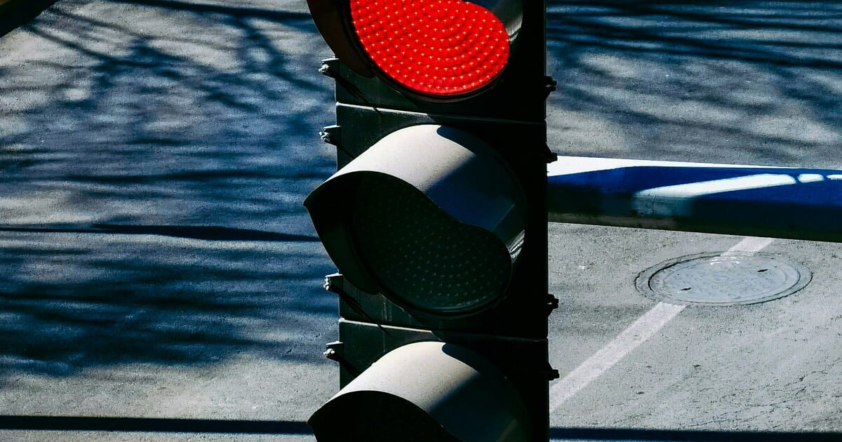 Na semaforech v USA přibude další barva. Modrá nebude sloužit řidičům