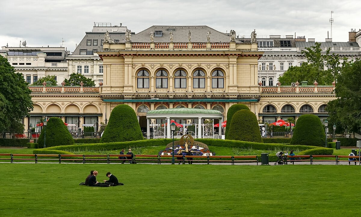 Viedenský Kursalon, v ktorom sa odohrávajú okrem iného aj koncerty Mozarta a Straussa. 