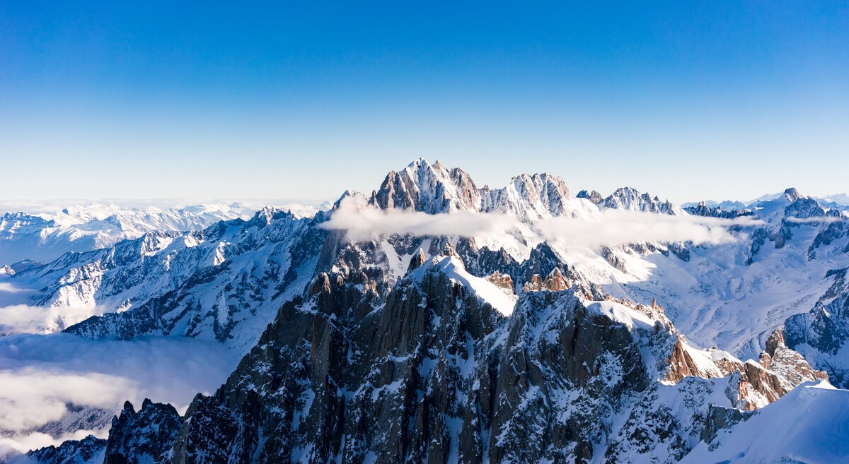 Najvyšší vrch Európy Mont Blanc sa nachádza na území Talianska.
