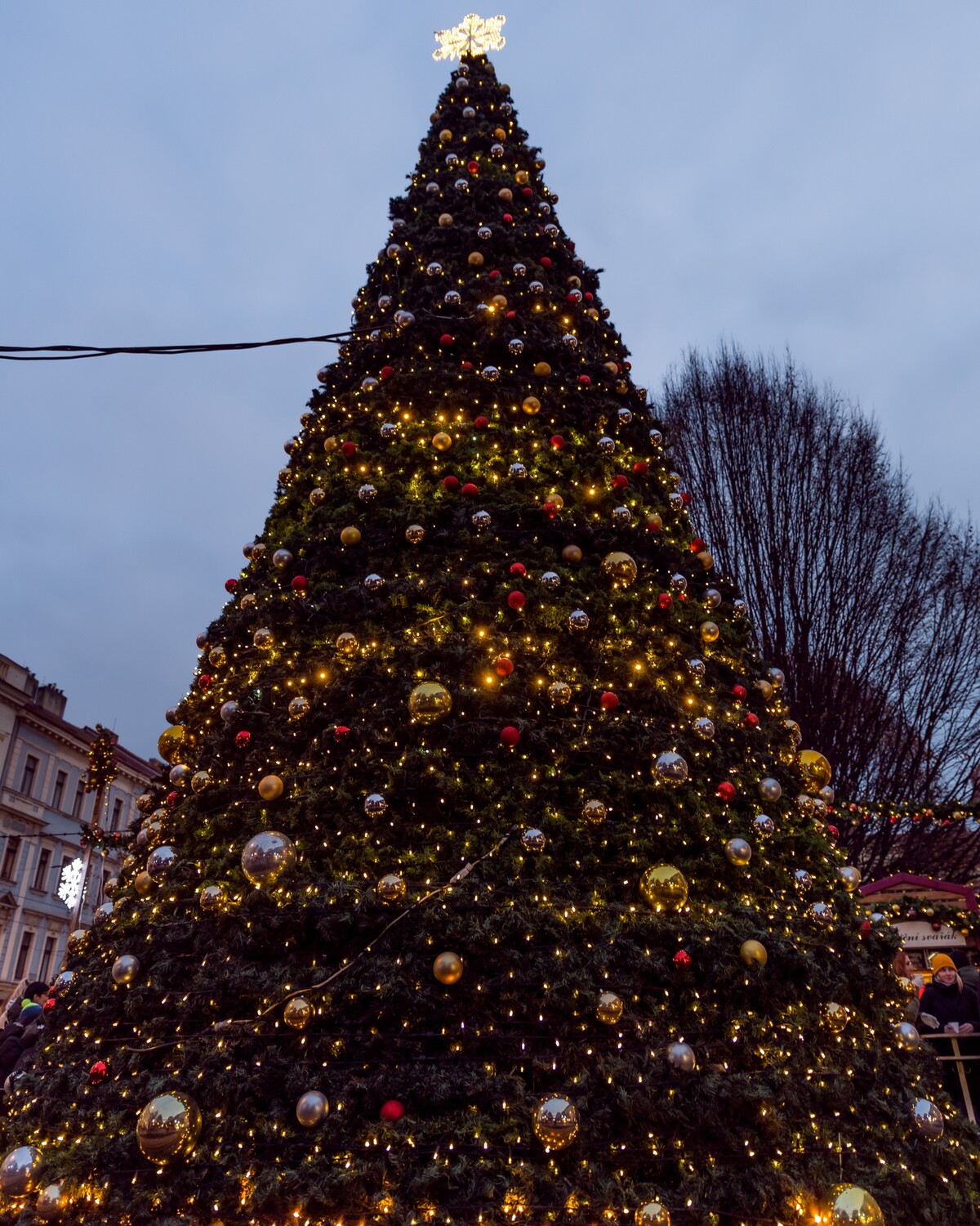 Vánoční trhy na Tylově náměstí v Praze.