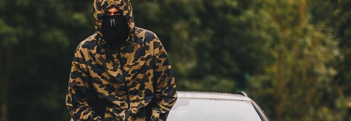 Domácí rapové hvězdy a módní influencerky vytáhly ze šatníků kousky od A Bathing Ape, ACRONYM či Dior. Stojí za pozornost?