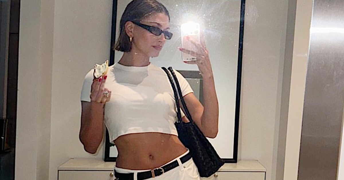 Hailey Bieber vyrazila do ulic v pravém českém dripu. K dokonalosti chybí už jen řízek v igelitce