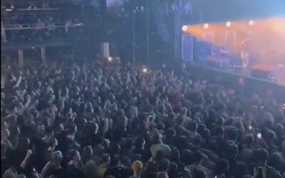 VIDEO: „Je**ť vojnu!“ kričali Rusi na koncerte v Petrohrade.