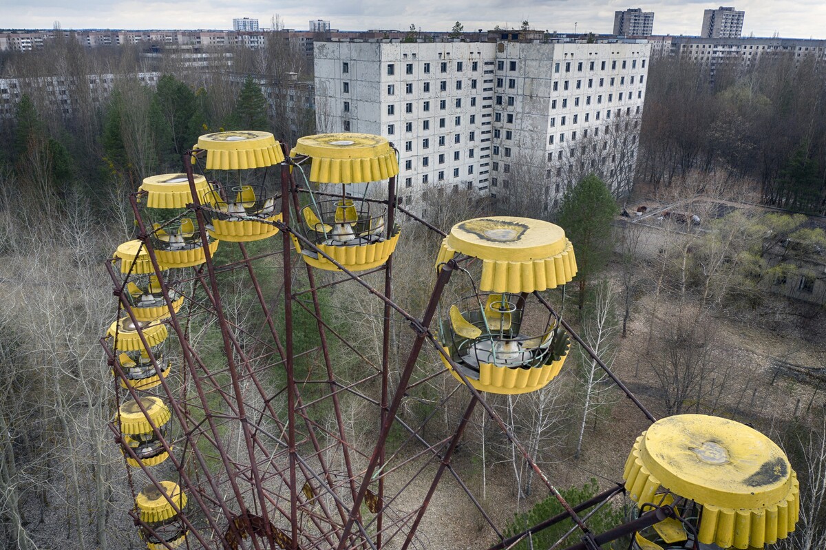 Kolotoč v parku v opustenom meste Pripiať, ktoré sa nachádza tri kilometre od jadrovej elektrárne v Černobyli.