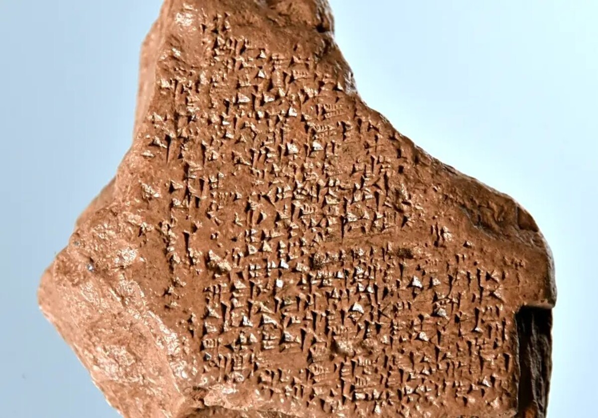 Fragment tabulky Eposu o Gilgamešovi.