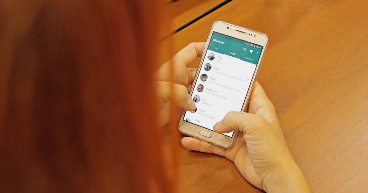 Českem se šíří další podvod na WhatsAppu. Zločinci posílali falešné zprávy i od známého senátora