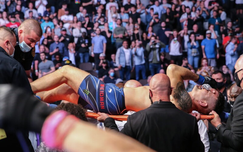 VIDEO: Hrozivé zranění na turnaji UFC. Bojovník si jedním kopem zlomil holenní i lýtkovou kost.