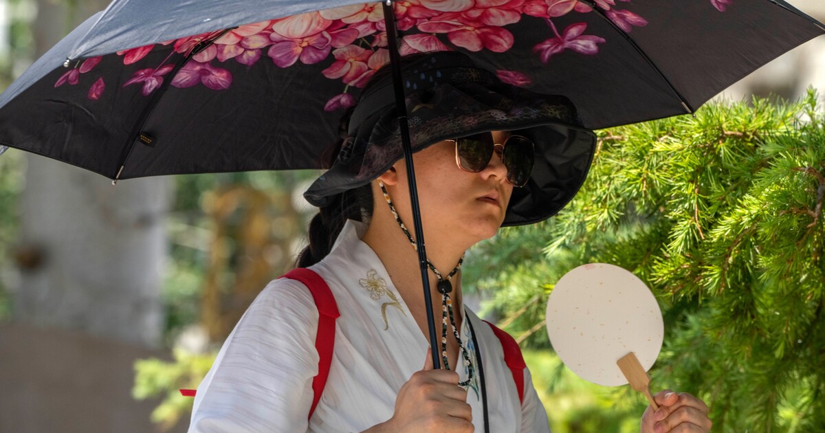 Obrazem: Podívej se, jak úmorným vedrem trpí lidé v Pekingu. Naměřili tam rekordní teploty