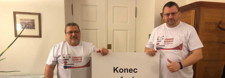 Poslanec Volný spojoval letadlo kroužící nad Brnem s šířením britské mutace. Stroj ve skutečnosti nemohl přistát kvůli mlze