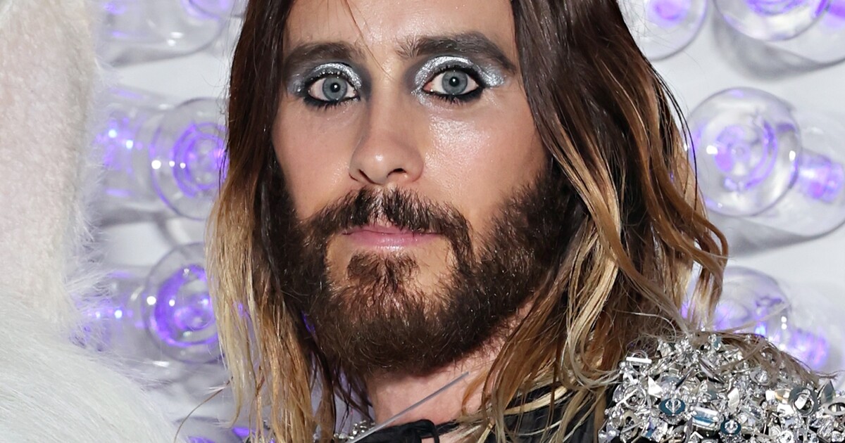 Čelil obvinění z obtěžování nezletilých i z vedení kultu. Jared Leto je však stále hvězdou Hollywoodu