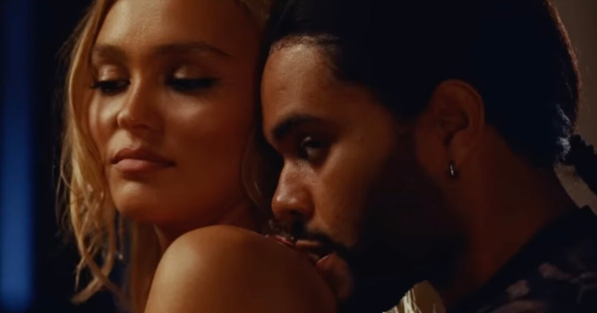 Režie jako od puberťáka, co poprvé objevil anonymní okno. GQ vyhlásil sexuální scénu v The Idol jako nejhorší v historii