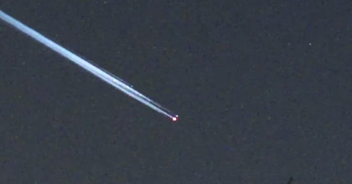 VIDEO: Nad Českem letěla a shořela čínská raketa. Lidé viděli „obrovskou ohnivou kouli“