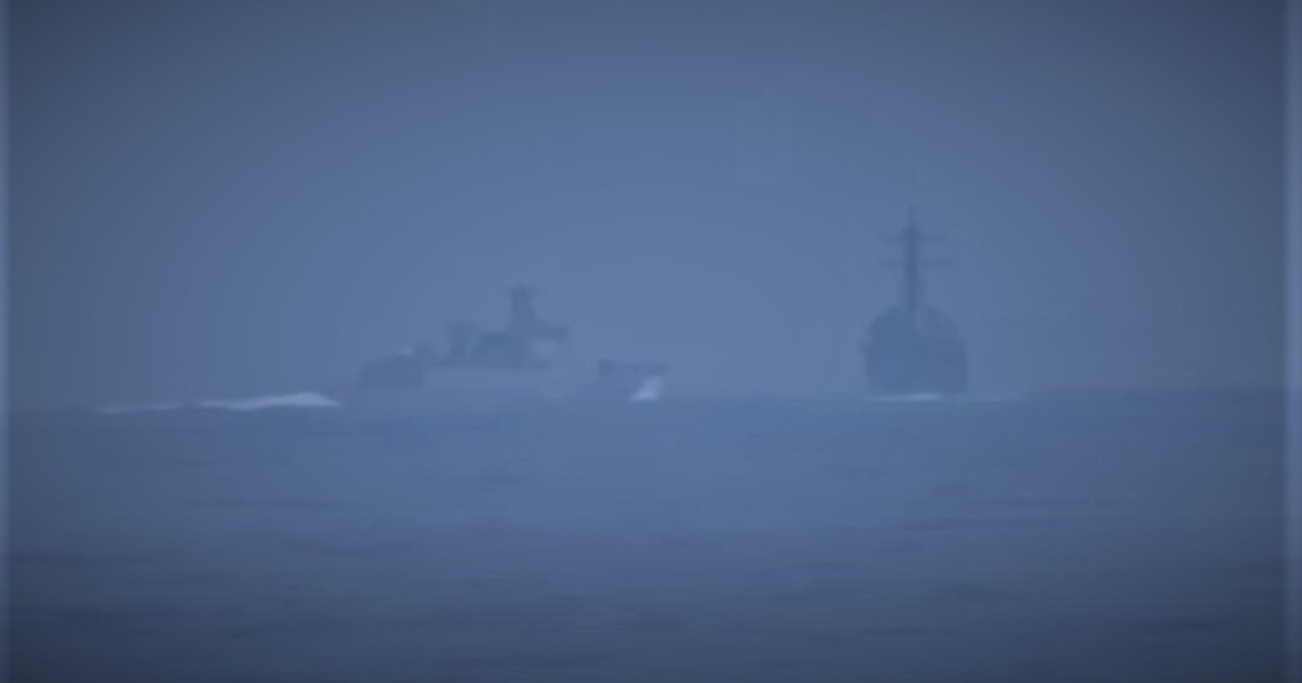 Čínská loď byla jen 140 metrů od zasažení americkým torpédoborcem. Čínský ministr obrany varoval USA