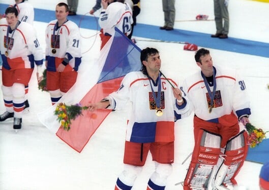 Vítězství na turnaji v japonském Naganu v roce 1998 je historickým úspěchem českého hokeje. Koho jsme tehdy ve finále porazili?