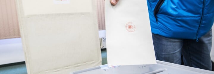 Ve volební místnosti v Roudnici nad Labem zemřel muž, odvolit stihl (Aktualizováno)