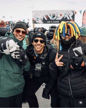 Kam se takto vydali? A nebylo jim v tom trochu horko?