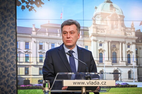 Jak se jmenuje ministr na obrázku?