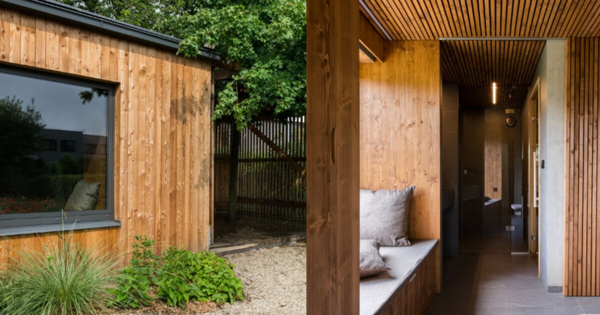 FOTO: Saunový domek u rodinného domu v Praze tě okouzlí útulným minimalismem