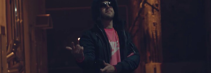 Hugo Toxxx chčije z výšky na losers a hraje podľa vlastných pravidiel