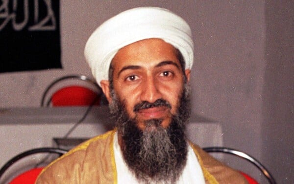 Arabský terorista a zakladatel teroristické organizace Al-Káida Usáma bin Ládin.
